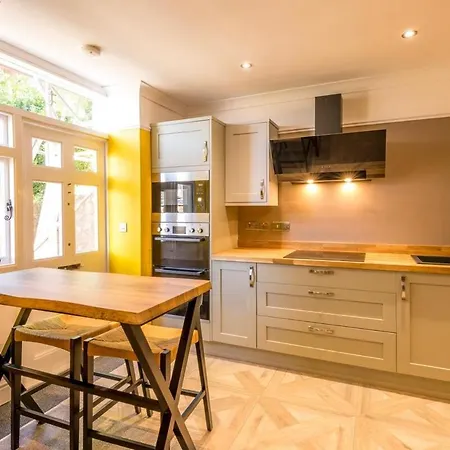 Centralised Apsley With Free Parking By Prescott * Bristol